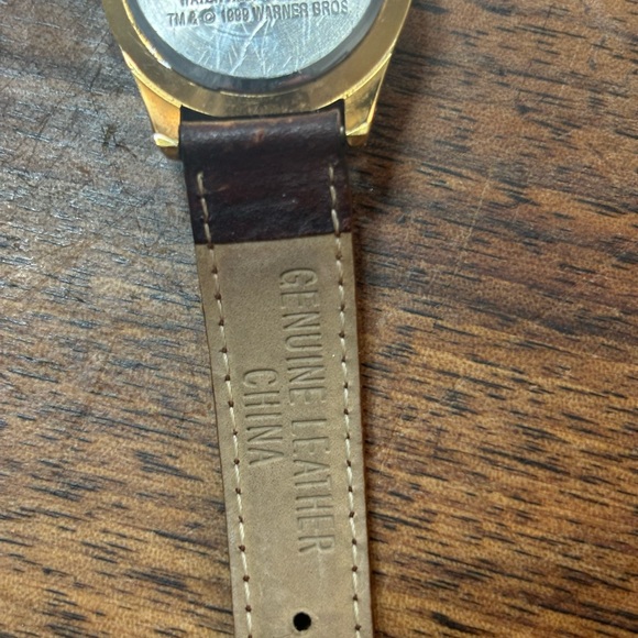 Armitron Tweety Bird With Floating Hearts 1999 Leather Band Glass Has A Bubble - Picture 7 of 8